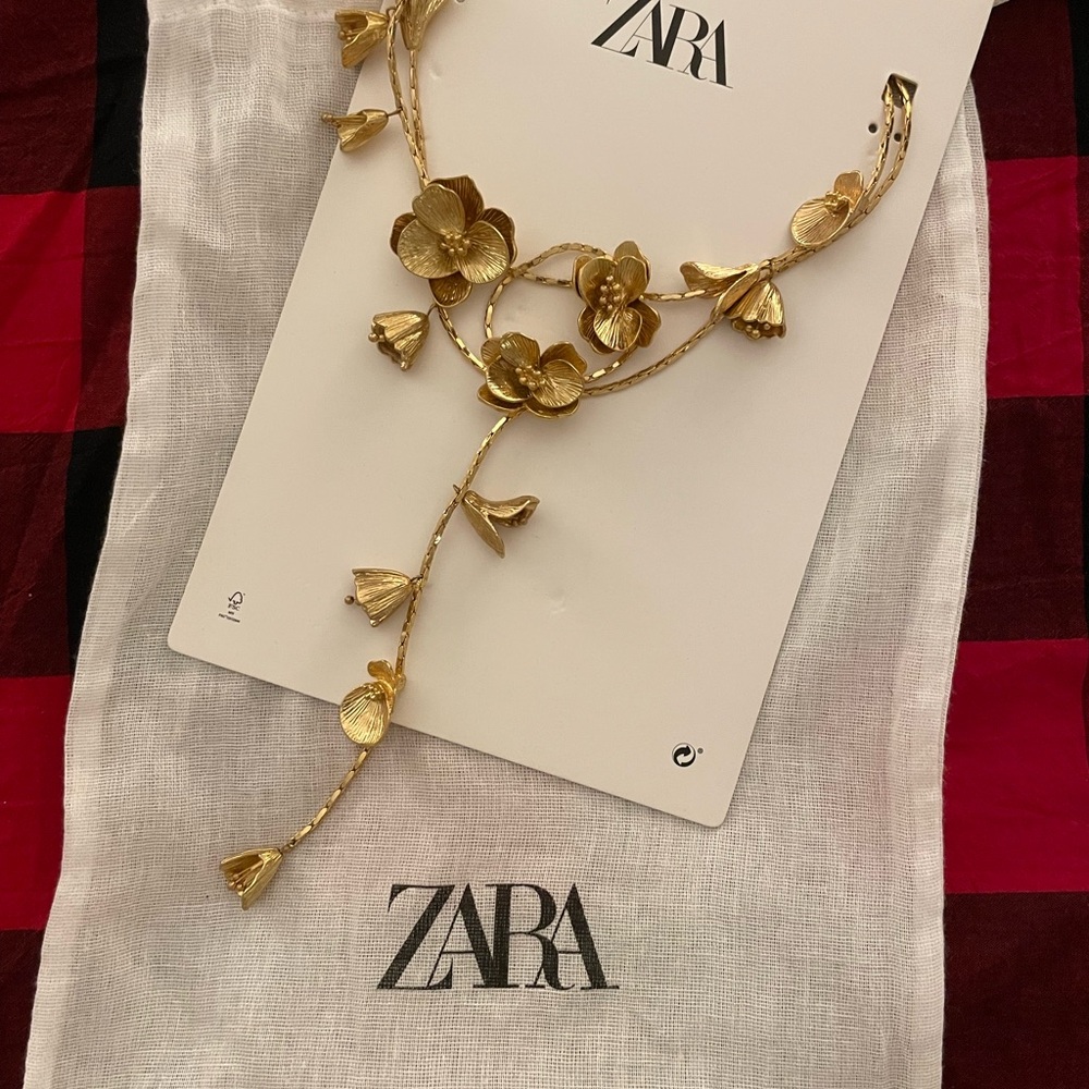 Zara Gold Leaf Necklace